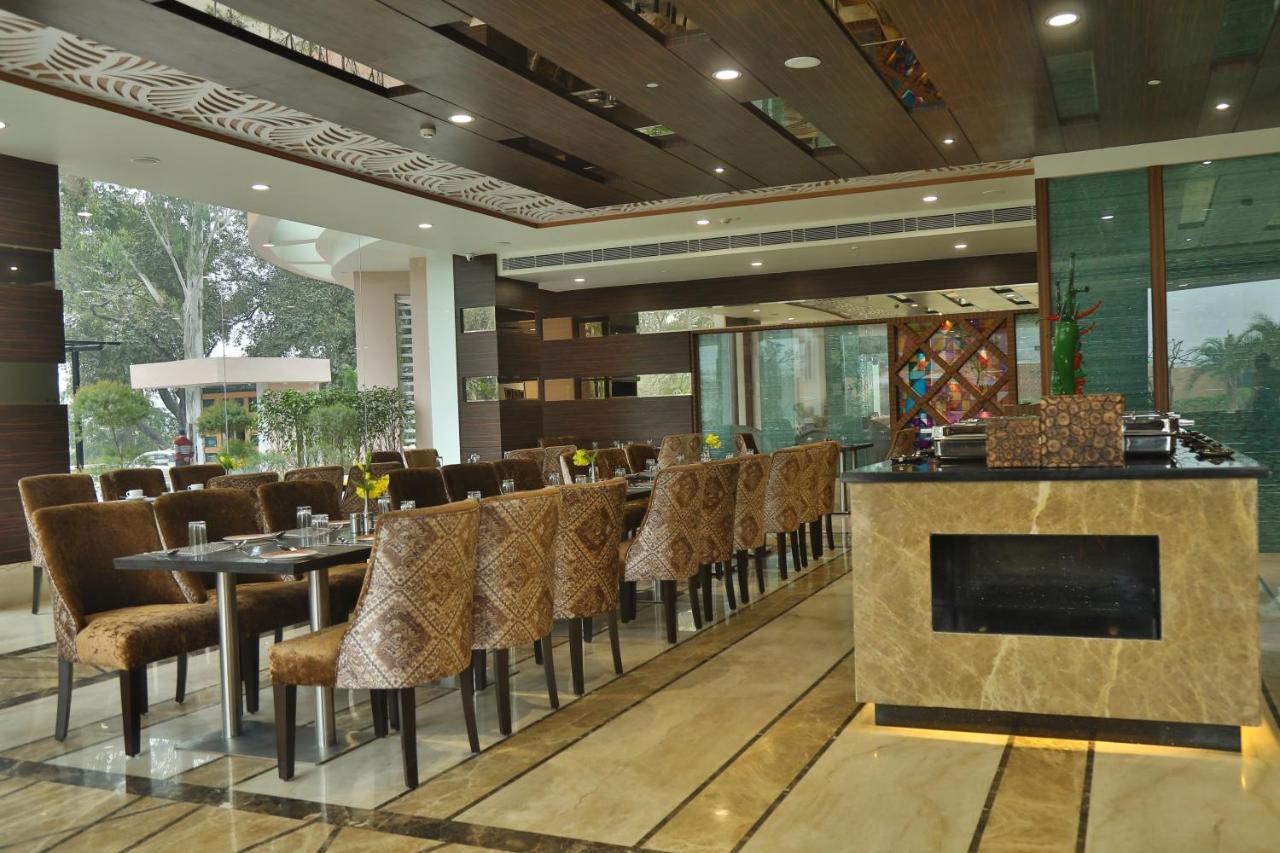 Hotel Aveo By Amatra, Gateway To Corbett Kashipur Esterno foto