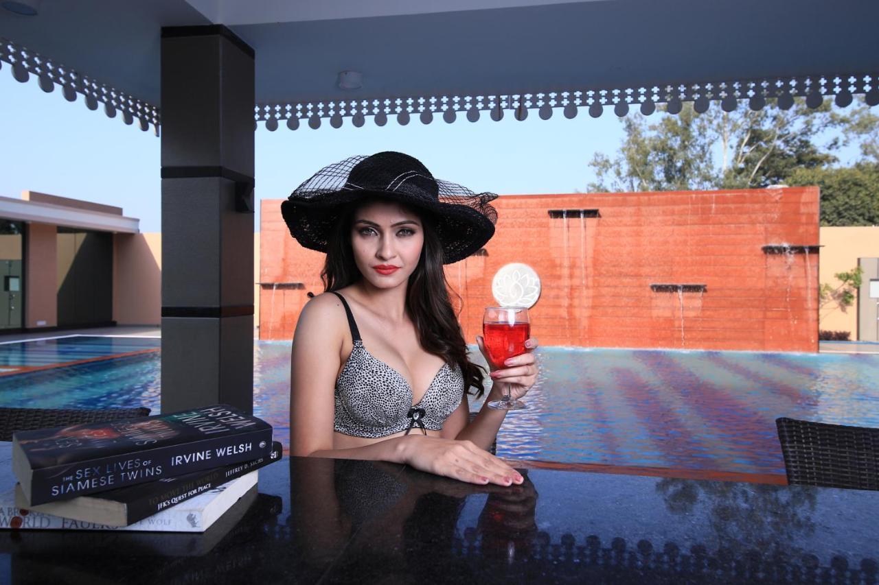 Hotel Aveo By Amatra, Gateway To Corbett Kashipur Esterno foto